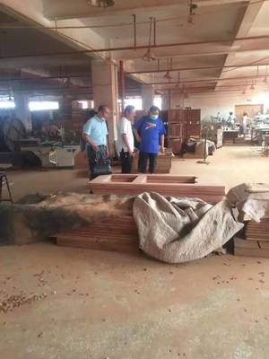 【重磅福利】在宜兴80元钱就能买到红木凳?老板没疯,宜兴人抢疯了!大型工厂囤货变现,高品质红木产品一律底价批量出售!